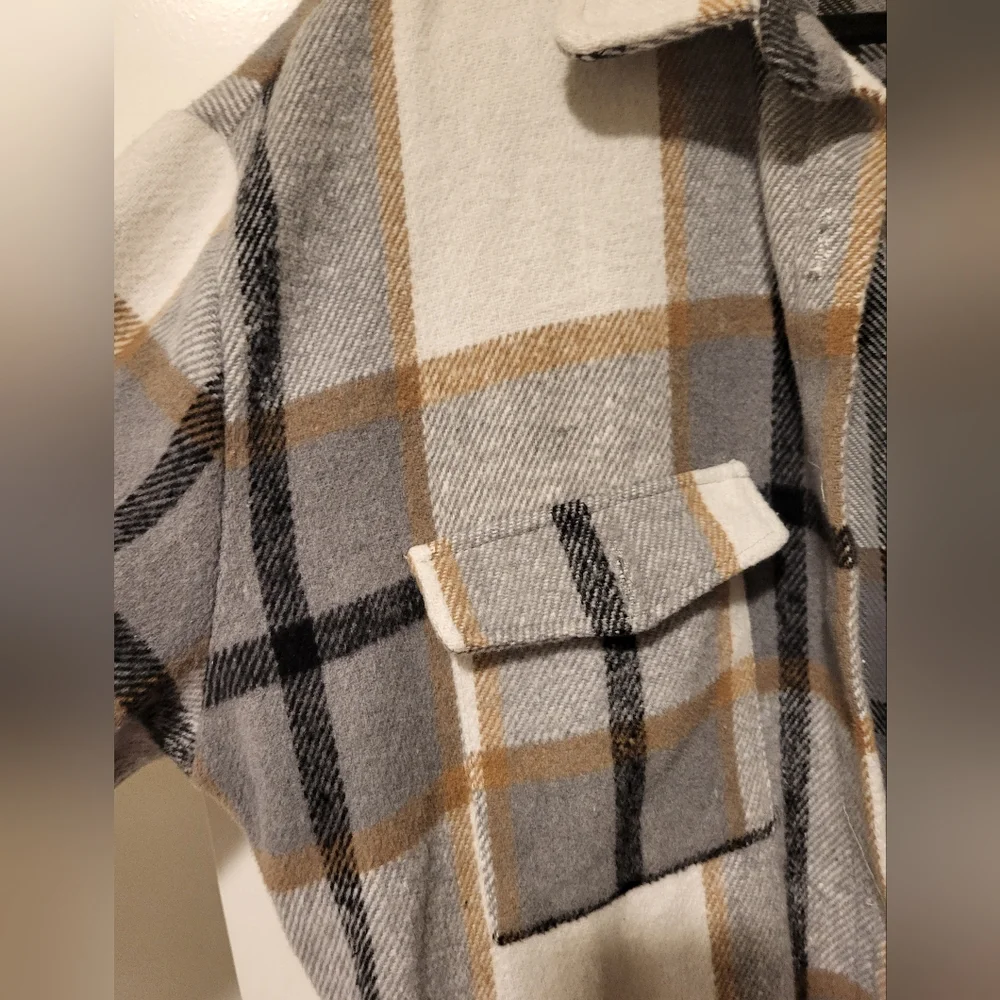 Shacket - Picture 2 of 4